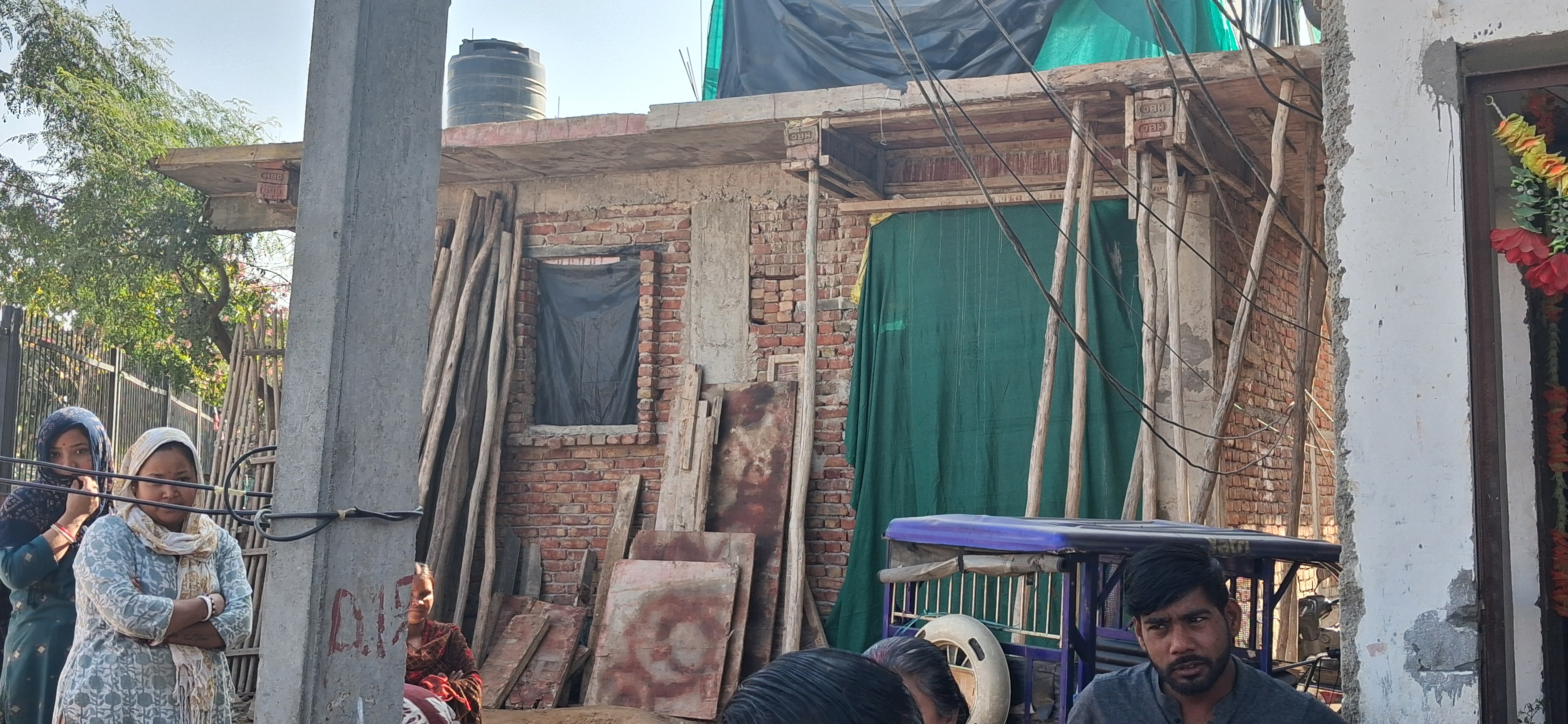 गणेश विहार में अवैध निर्माण पर बवाल