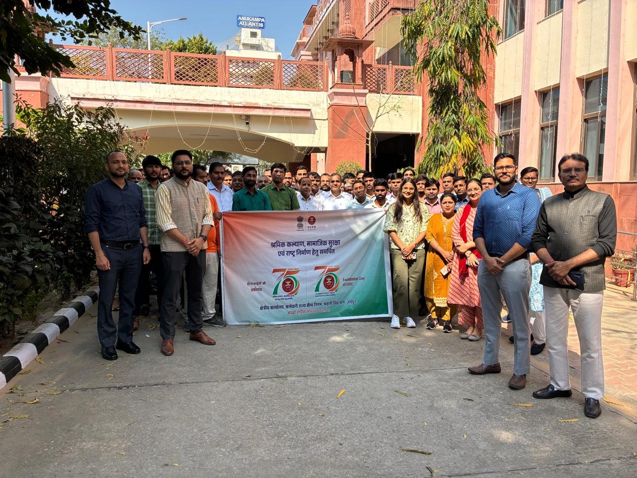 ईएसआईसी पखवाड़े के तहत जयपुर क्षेत्रीय कार्यालय में स्वच्छता अभियान आयोजित