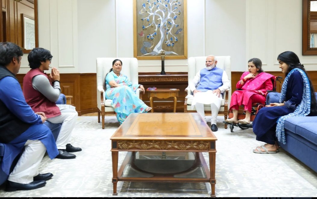 “सियासी घेरे में Vasundhara Raje, क्या राजनीतिक जमीन बचाने की जद्दोजहद?”