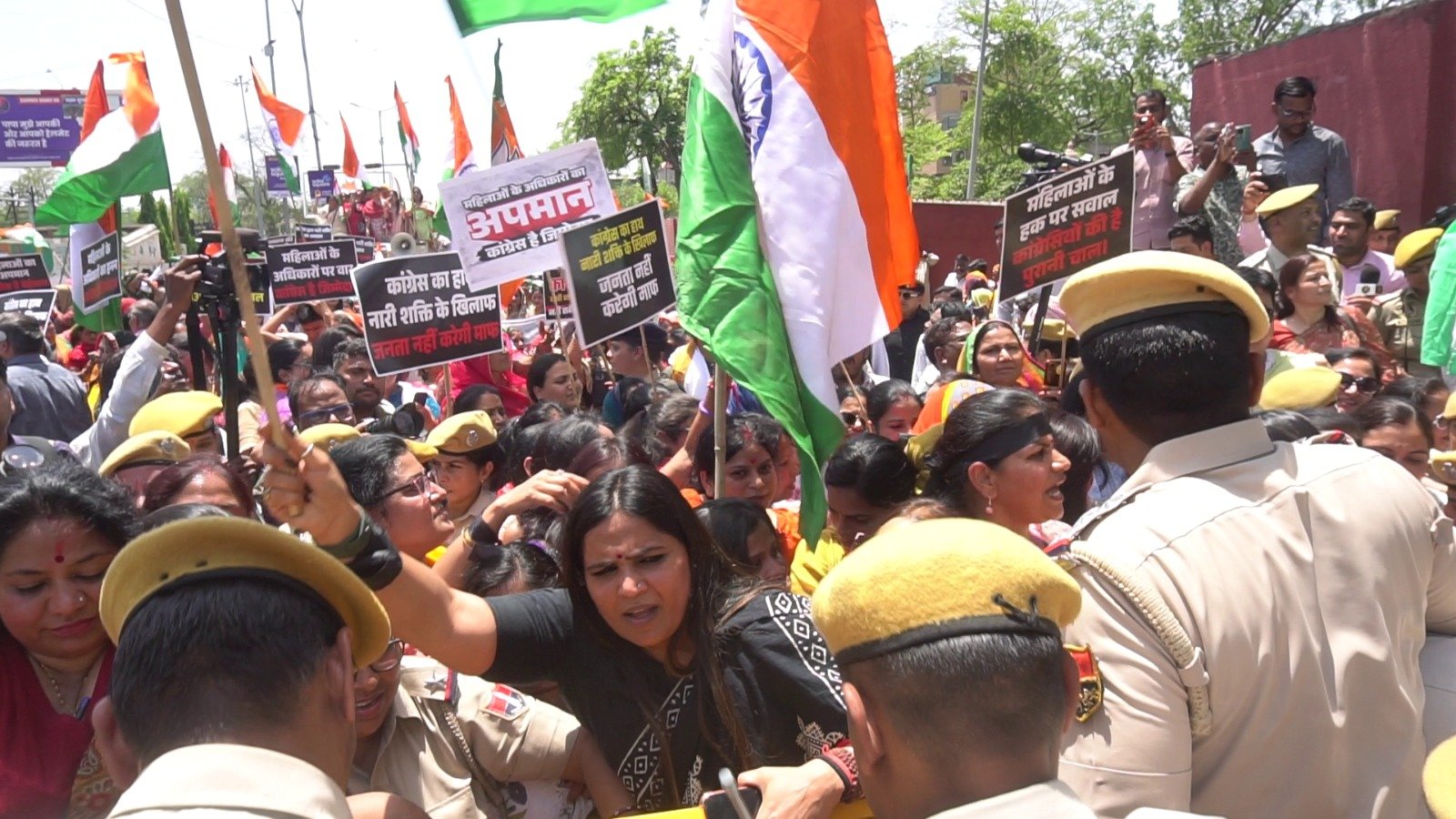 “नारी सम्मान या नैरेटिव गेम? भाजपा-कांग्रेस दोनों की सियासत बेनकाब”