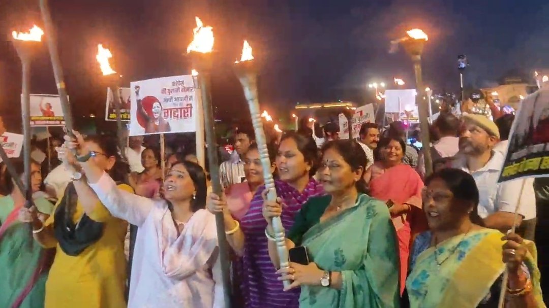 “प्रशिक्षण के एक घंटे बाद ही अनुशासन धराशायी, मशाल जुलूस में BJP कार्यकर्ताओं के ‘डिसिप्लिन’ की निकली हवा ”